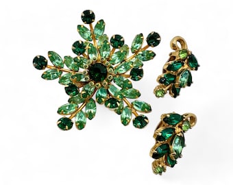 Broche y pendientes vintage de copo de nieve Kramer: conjunto de diamantes de imitación verdes