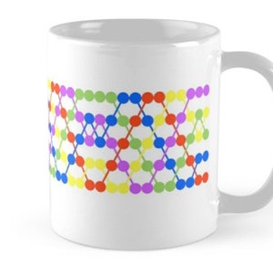 Puede incluir: Taza de cerámica blanca con un patrón geométrico colorido de círculos y líneas interconectados en rojo, naranja, amarillo, verde, azul, morado y rosa.