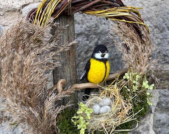 Kranz mit Filzmeise , Vogel mit Nest, Frühlingskranz aus Naturmaterialien