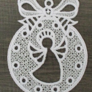 Adorno de encaje bordado a máquina