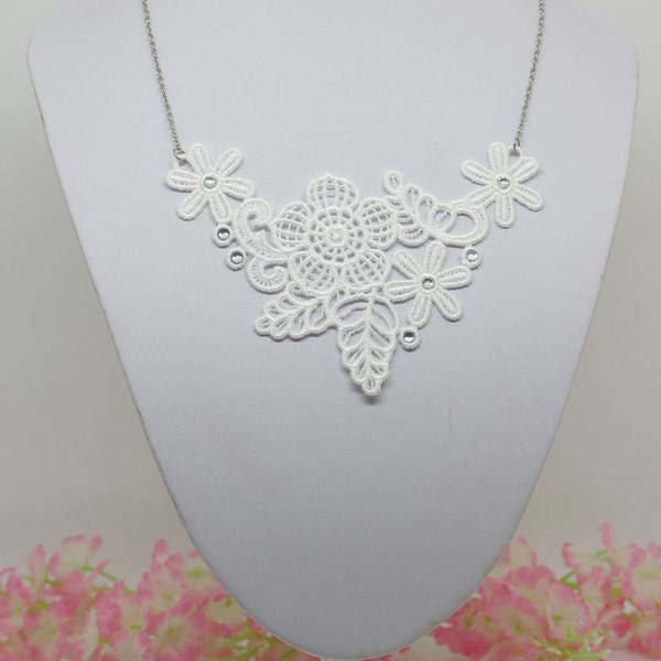 Collier blanc, collier de dentelle, collier floral, bijoux en dentelle, collier de mariage, Cadeau pour elle, Cadeau de femmes, Cadeau pour maman, Cadeau pour femme, Cadeau