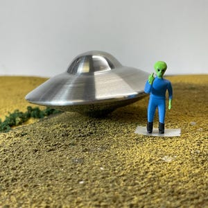 Rude Alien HO Scale (ish) (1 1/8&quot;, 28mm)