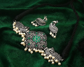 Oxidierte versilberte Choker Halskette & Ohrring Set: Traditioneller grüner Schmuck