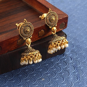 Oxidiertes Gold Light Weight weißen Perlen Jhumka Jhumki Ohrringe Schmuck Frauen