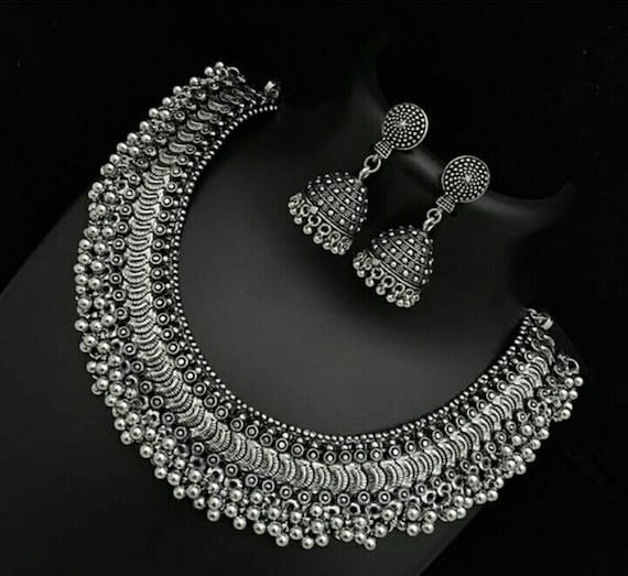 Party 2024 wear jewelry