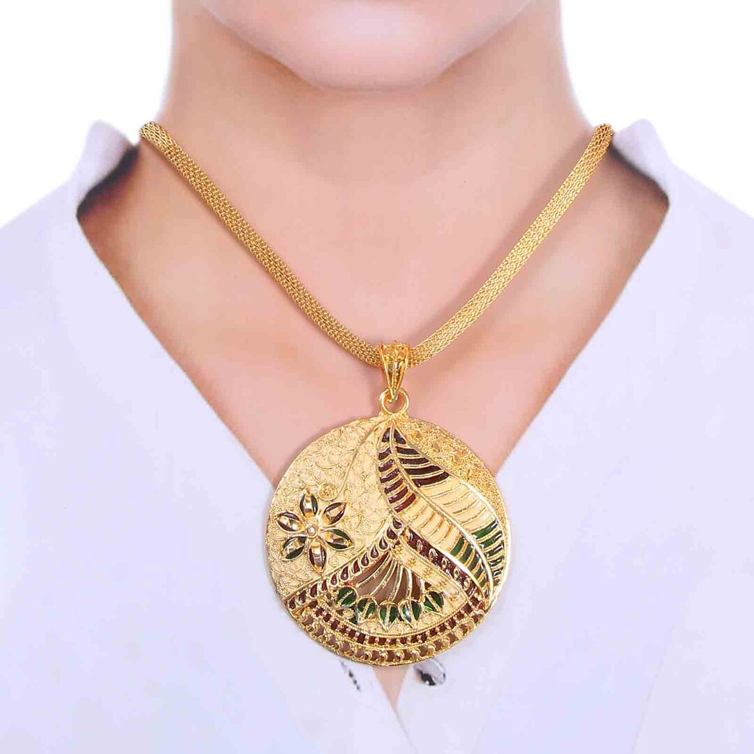 Gold chain with pendant 2024 designs for ladies