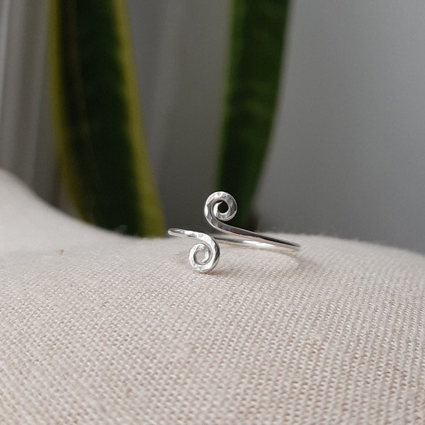 Hammered swirley ring in sterling silver or copper