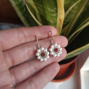 Sterling Silber weiße Glas Perle gewebte geometrische Blumen Ohrringe
