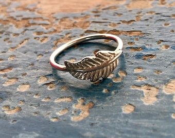 Sterling Silver Feather Design Ring.