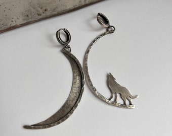Raw style Silver earrings with wolf and moon, dark silver earrings, Witch style earrings, postpunk earrings, animal spirit
