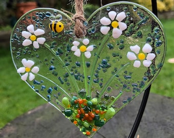 Fused Glass Daisy Heart Hanger: Handmade Garden Decoration