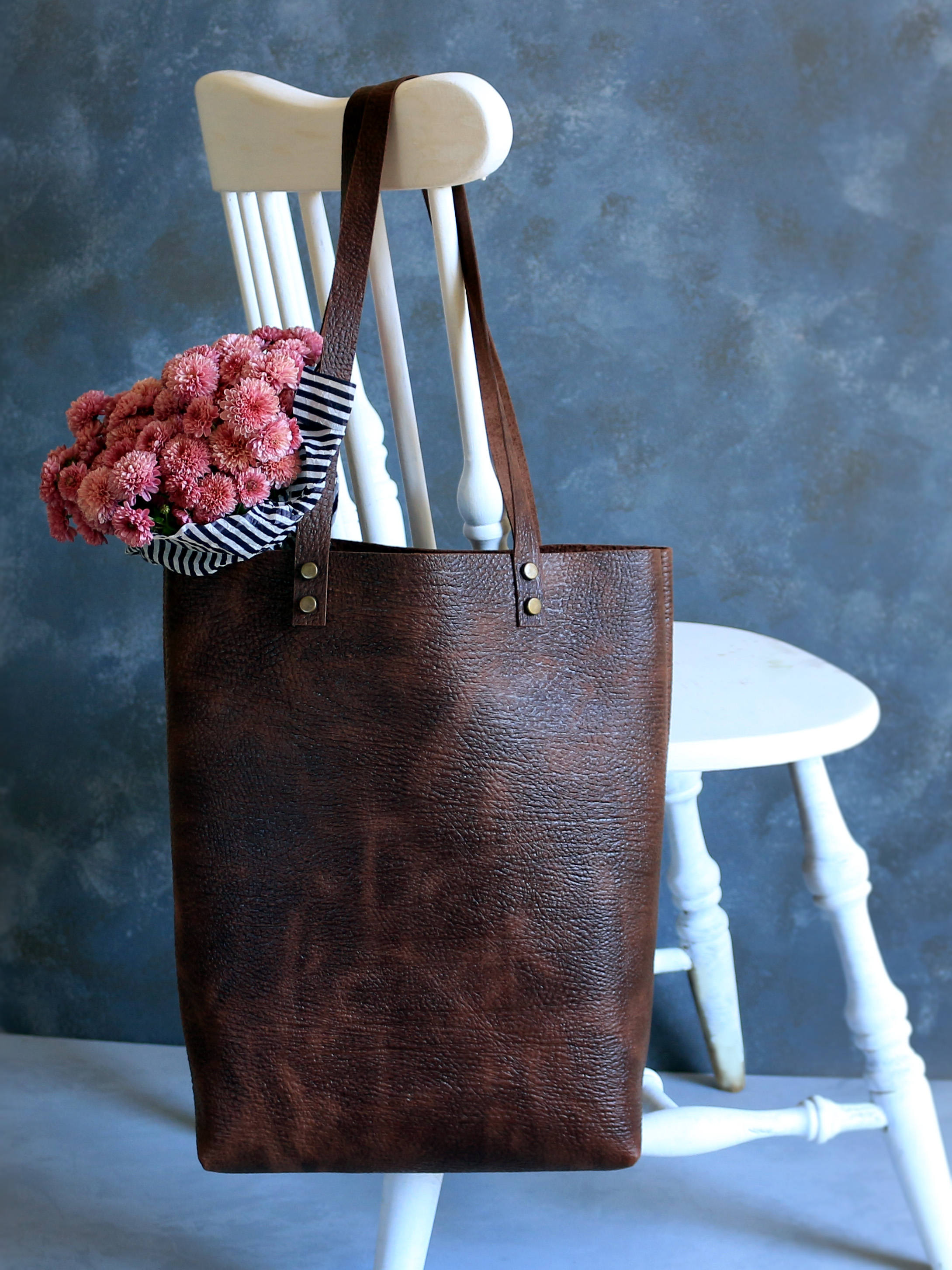 structured tote bag with pockets