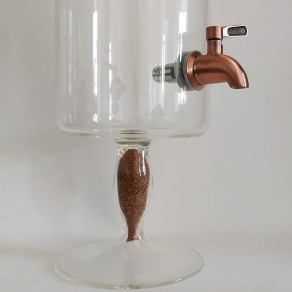 Hand-blown glass dispencer with bronzed faucet and lid for infused tea flavoured drinks and for unique breakfast services 5L