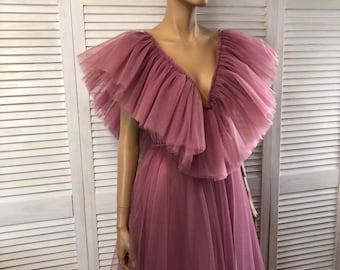 Pink Maternity Gown: Tulle Photo Shoot Dress with Floral Sleeves