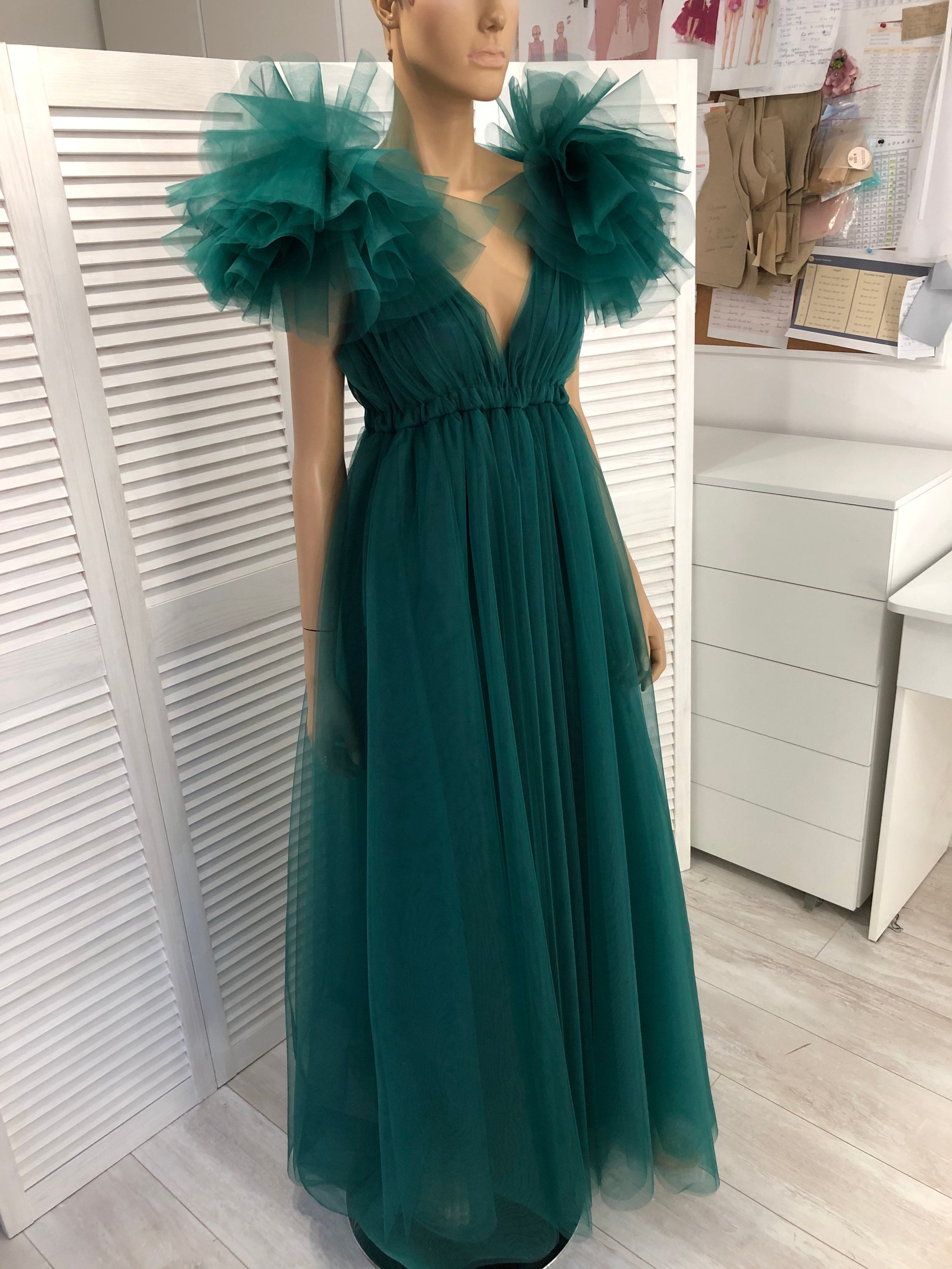 green tulle maternity dress Tulle Maternity Dress Photography Props Fancy Pregnancy Gown for Baby Shower Photo Shoot (peakcock Green) at Amazon Women's Clothing store