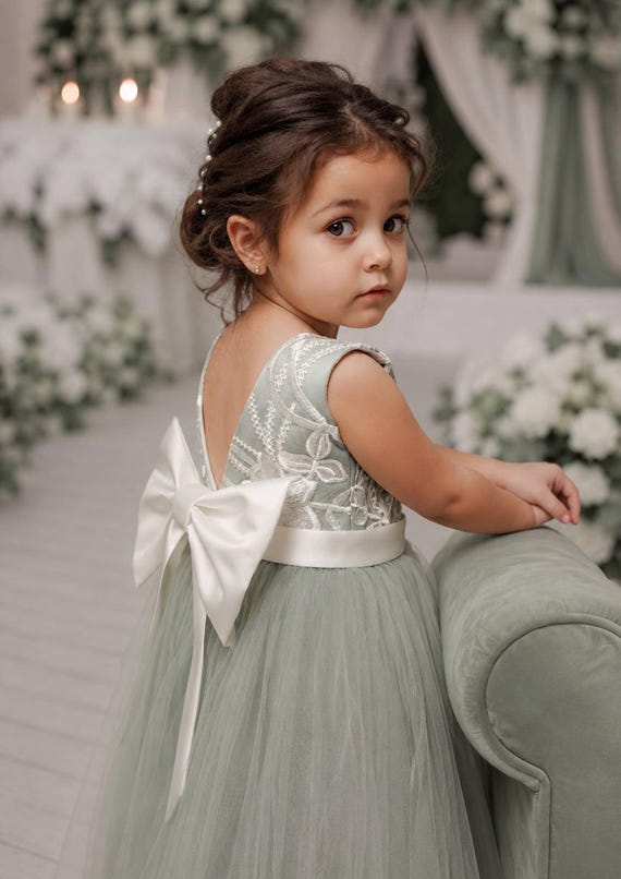sage green girls dress Girls: The Baileigh Bow Print Dress, (14/16) - The Mint Julep Boutique Make your little girl feel like she is part of a timeless garden wedding story SHEIN Glamorique Kids Christmas Princess
