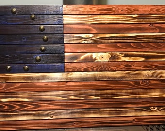 Holz verbrannt Fahne mit Messing-Sternen