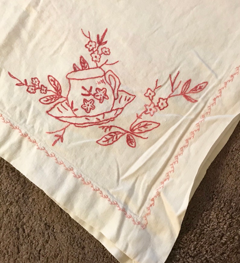 Vintage 49\u201d x 75\u201d Hand Embroidered Tablecloth Cutter Quality Muslin