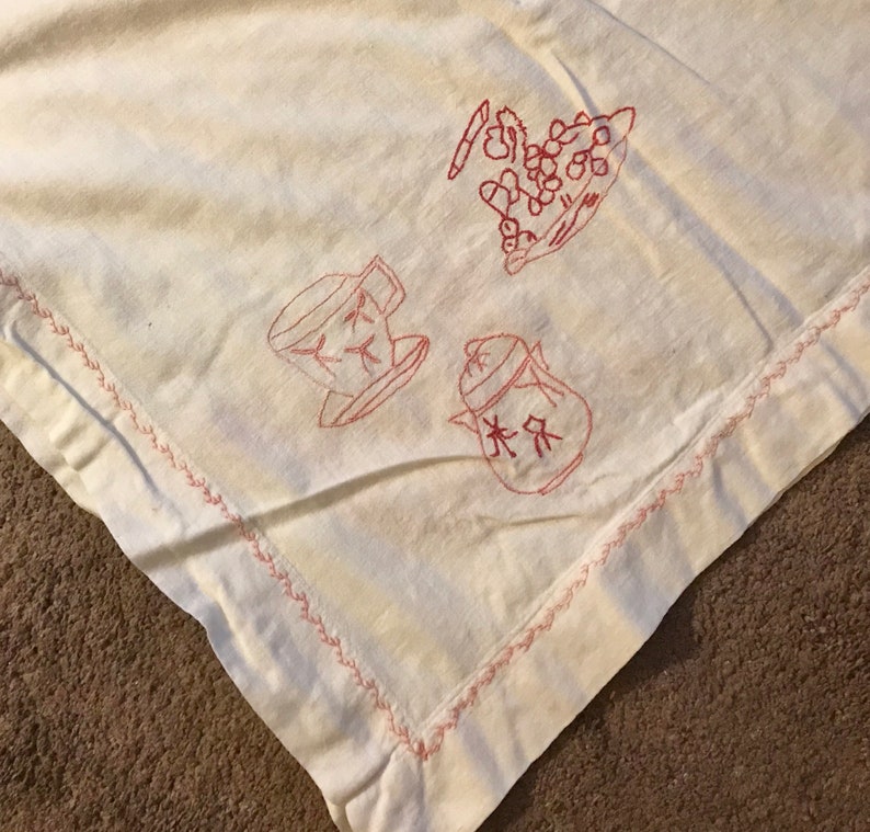 Vintage 49\u201d x 75\u201d Hand Embroidered Tablecloth Cutter Quality Muslin