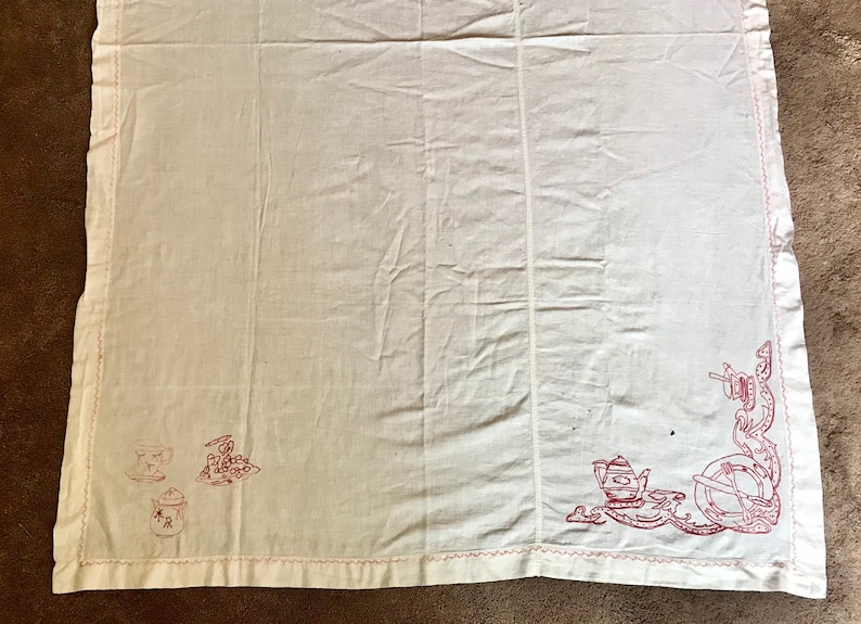Vintage 49\u201d x 75\u201d Hand Embroidered Tablecloth Cutter Quality Muslin