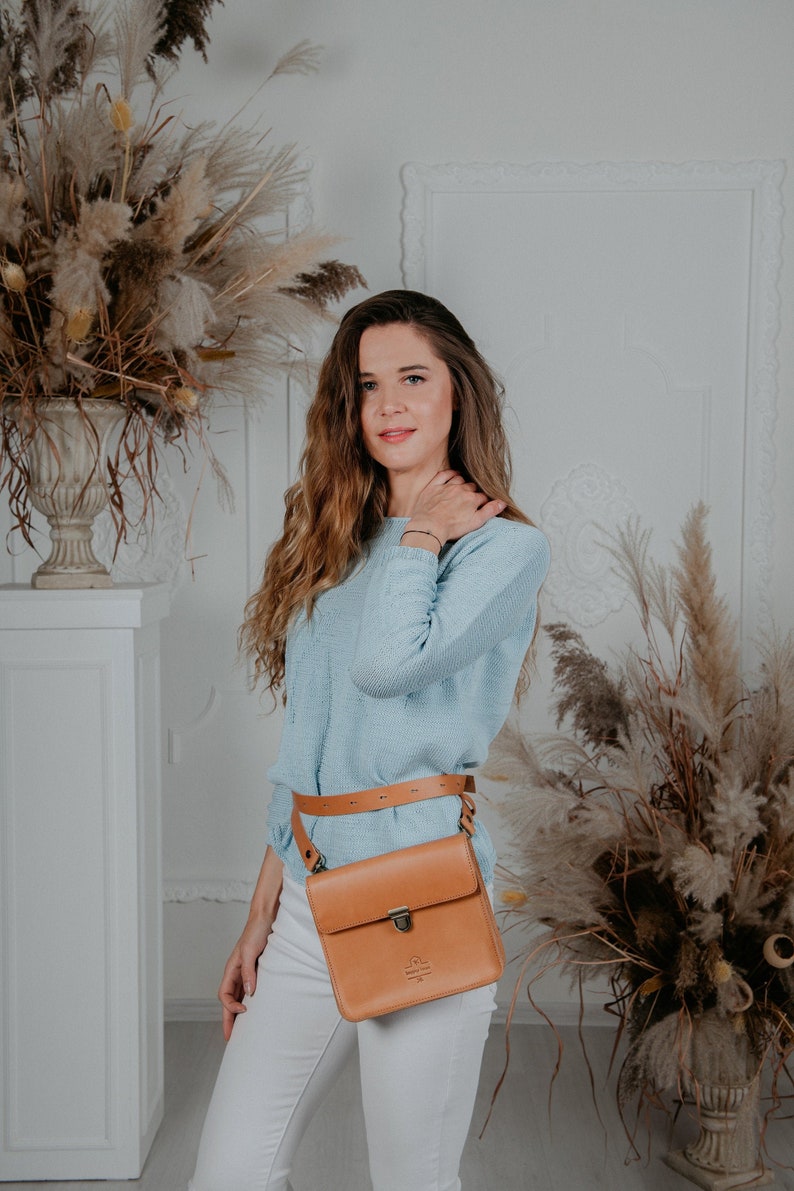 Light brown leather waist bag, belt bag, crossbody bag, women purse image 1