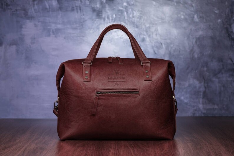 Leather duffle bag for weekend travels image 3