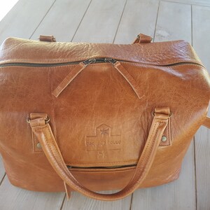 Leather duffle bag for weekend travels image 8