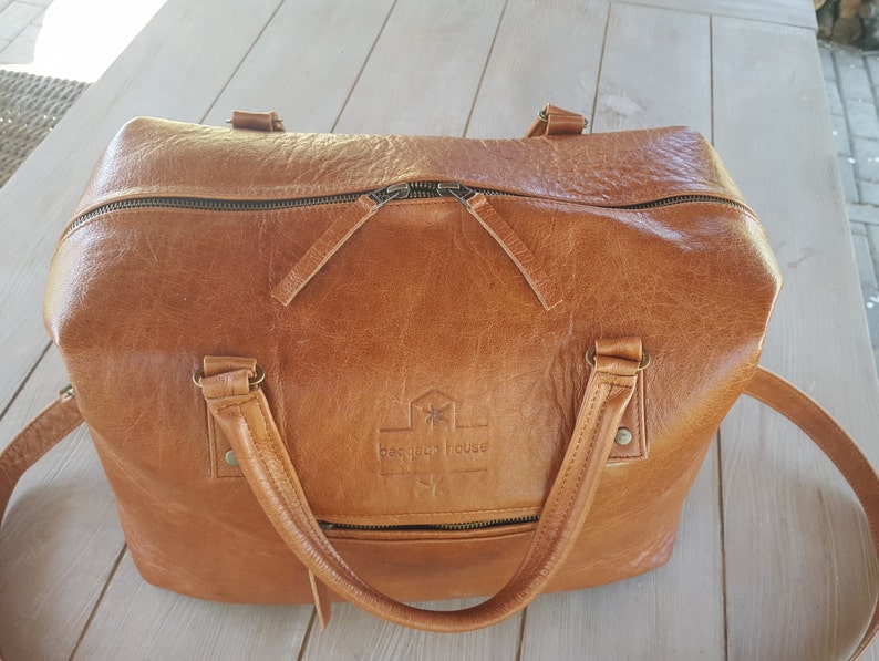 Leather duffle bag for weekend travels image 8