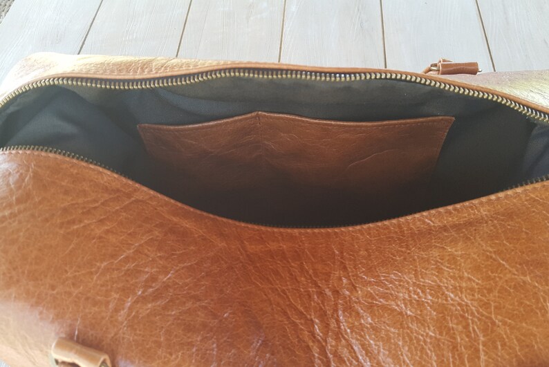 Leather duffle bag for weekend travels image 6