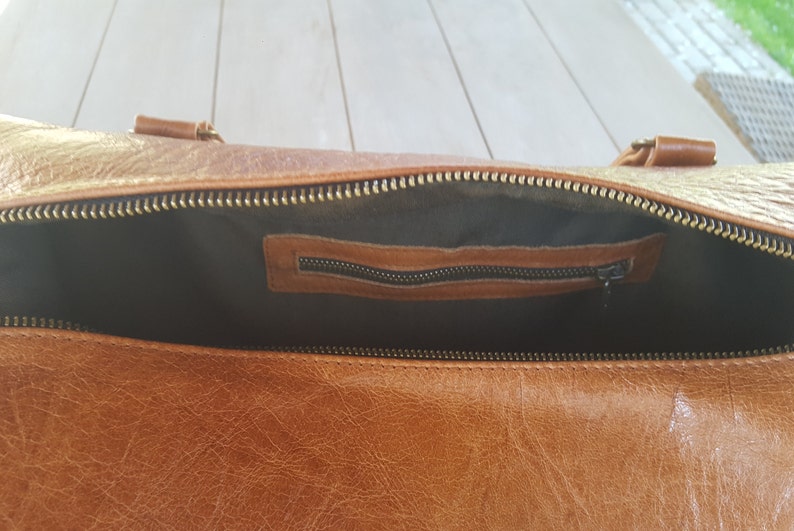 Leather duffle bag for weekend travels image 7