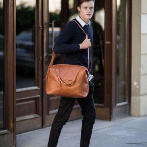 Leather duffle bag for weekend travels image 3