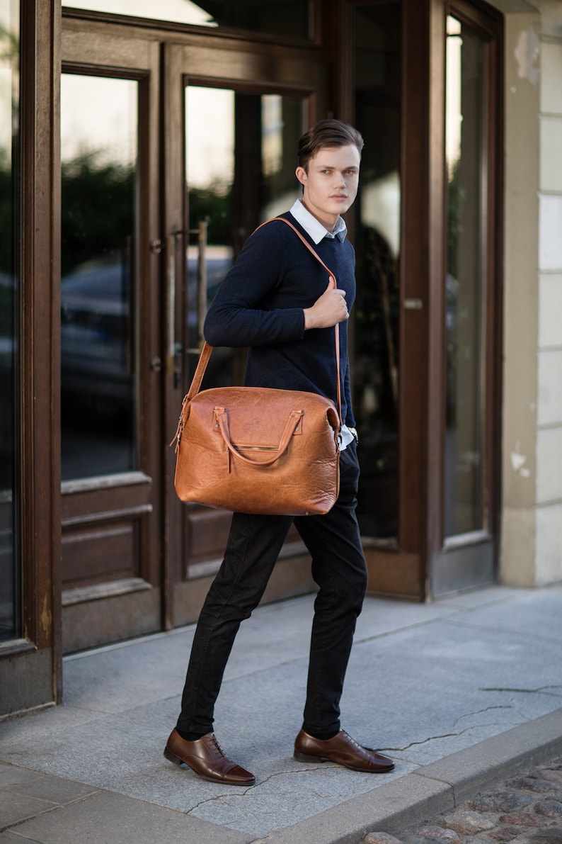 Leather duffle bag for weekend travels image 3