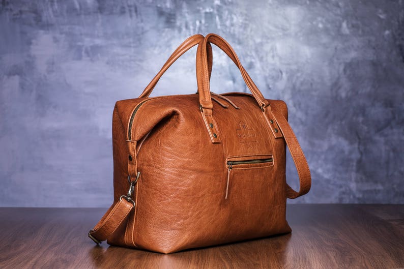 Leather duffle bag for weekend travels image 1