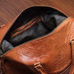Leather duffle bag for weekend travels image 5
