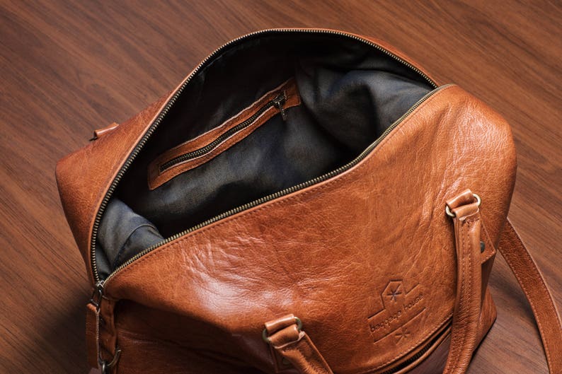 Leather duffle bag for weekend travels image 5