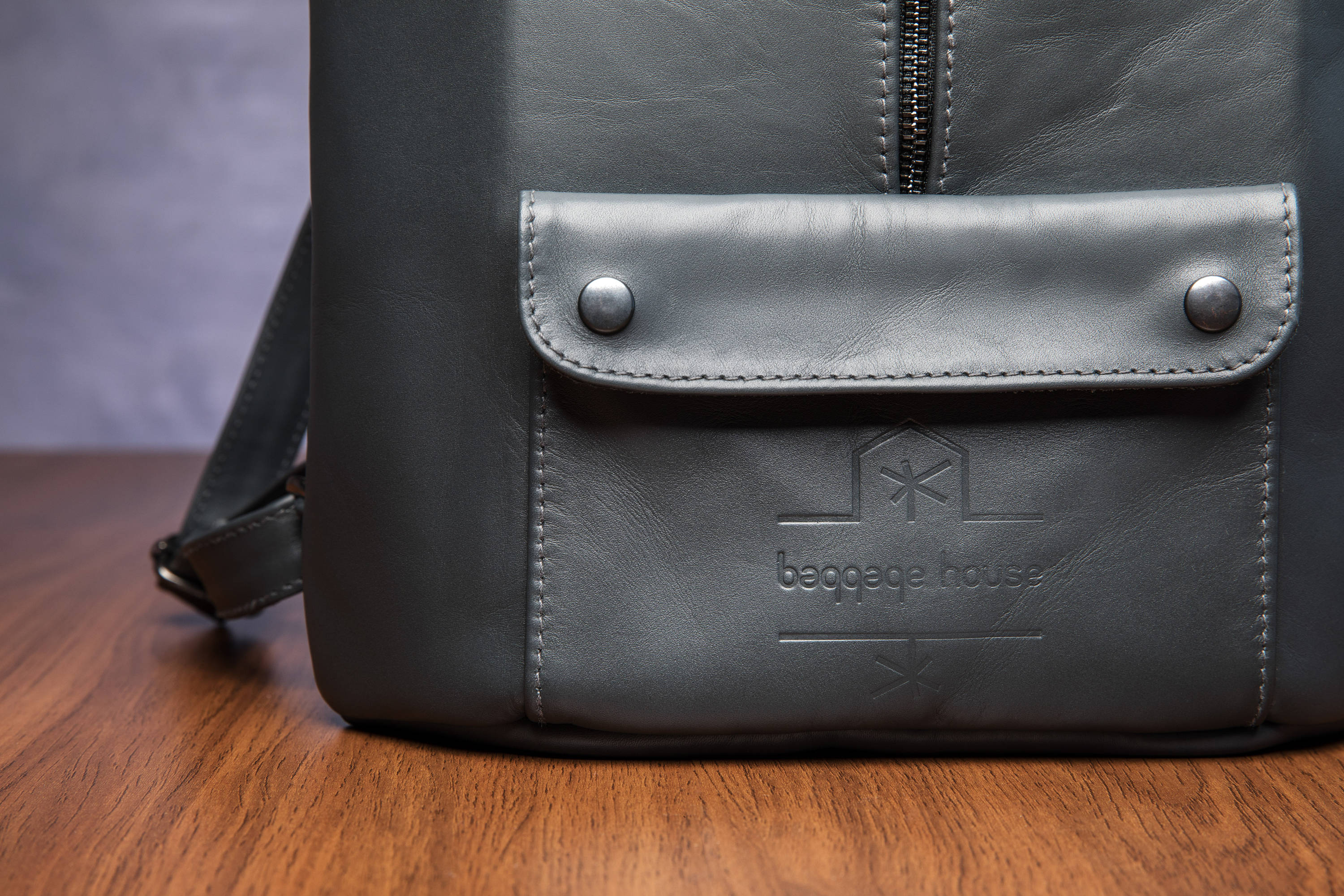 dark gray leather backpack MAISON de Sabre Large Soft An ergonomic design compact with the supremely durable full Best Minimalist Black Gray Leather