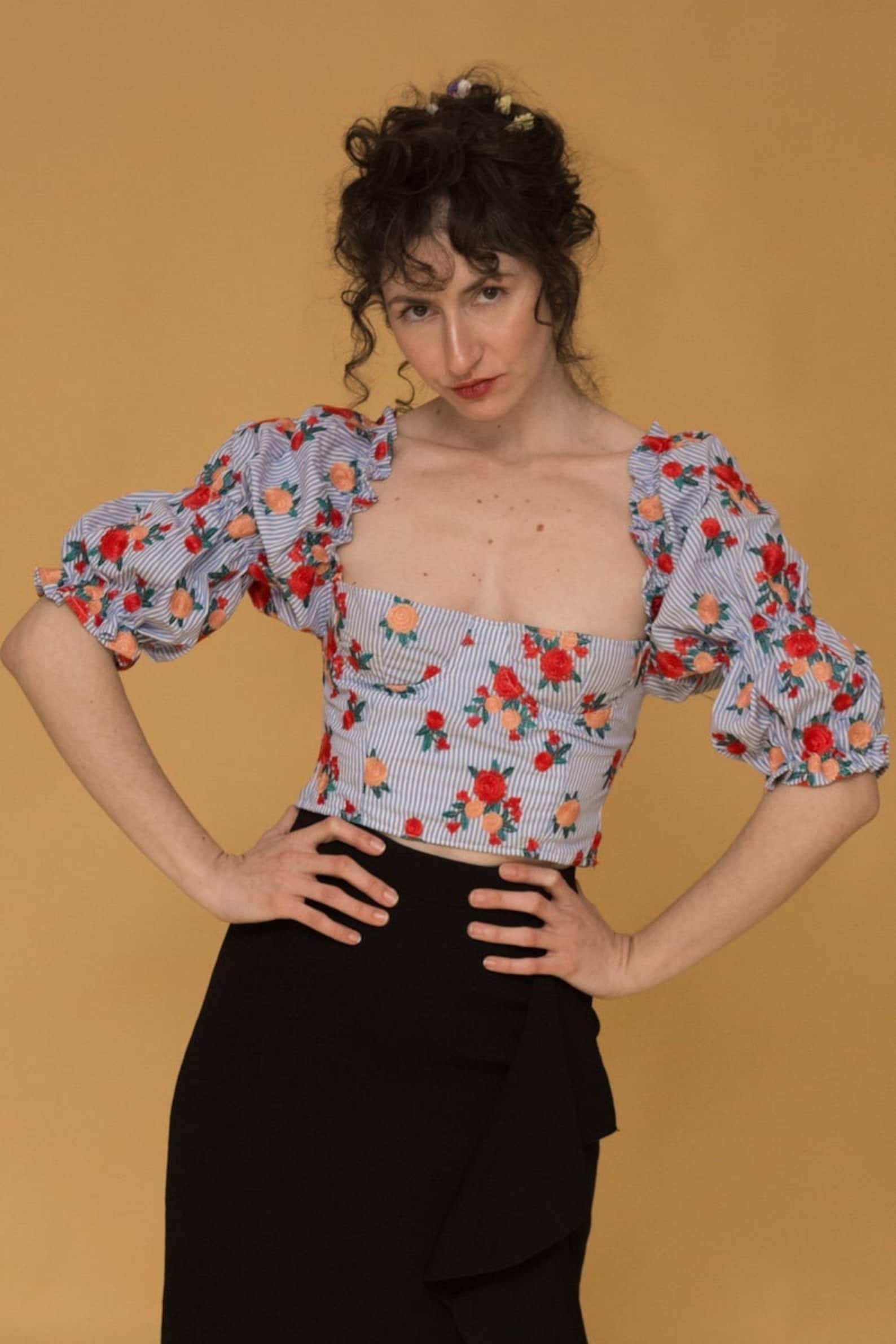 Maglia Donna Sexy Con Maniche A Sbuffo E Corpetto, Pantaloncini Abbinati - Look Estivo