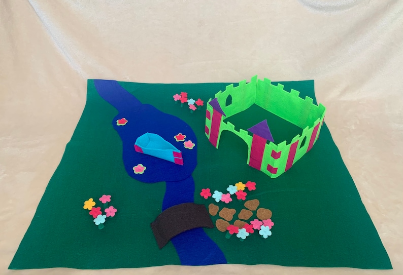 Princess Doll Play Mat, Pretend Animal World, Felt Little Animal Playscape, Fairytale Toy, Gift for Girl, Birthday Gift, Montessori Playset image 2