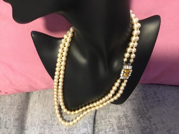 vintage 1940s double strand faux pearl necklace with ornate diamonte clasp with yellow centre stone 18 inch