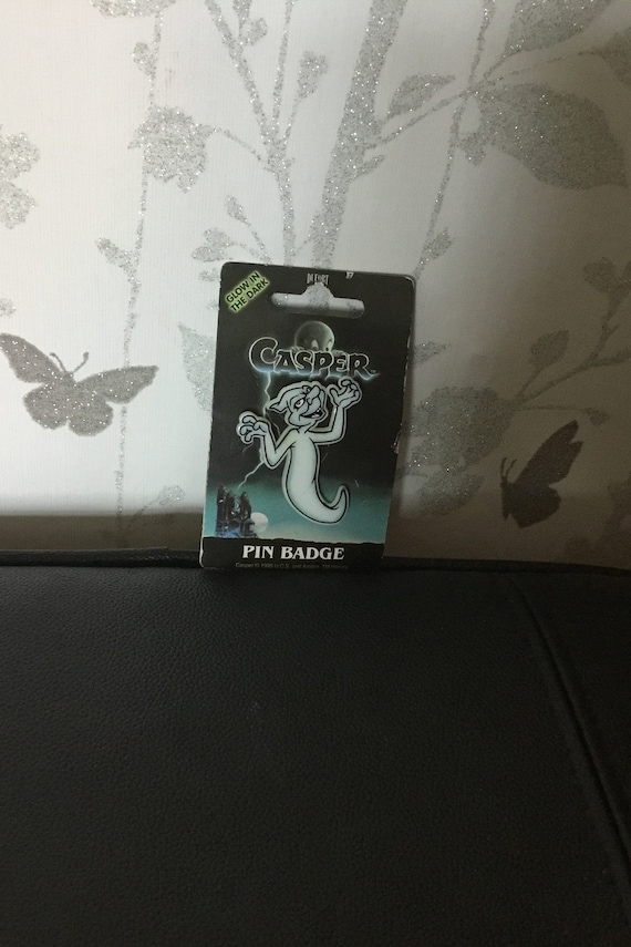 Casper vintage glow in dark pin badge on original card