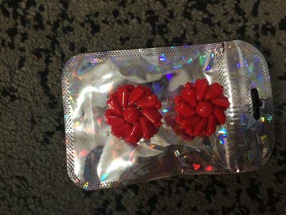 vintage 1950s red glass cluster earrings clip on