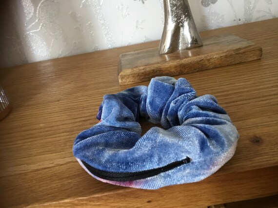 Zip compartment scrunchie tye dye