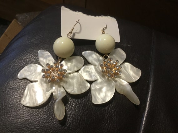 Acrylic flower earrings great for weddings