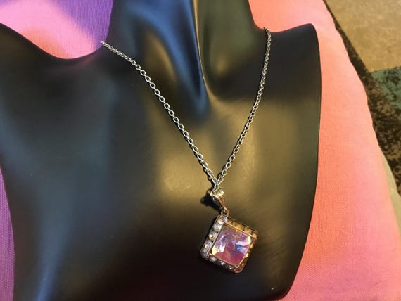 vintage 1960s to 1970s necklace
