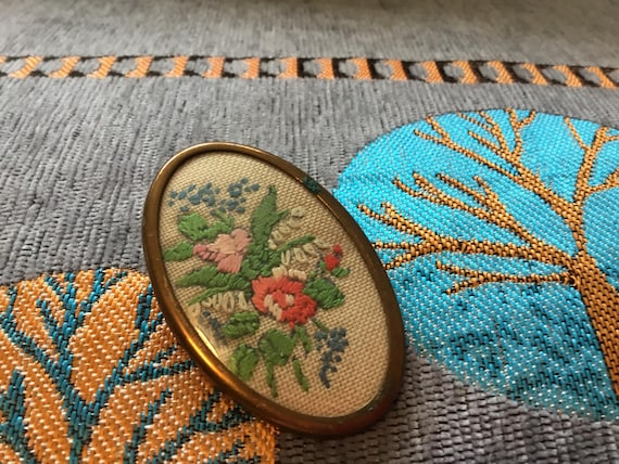 vintage posy embroidered brooch 1930s