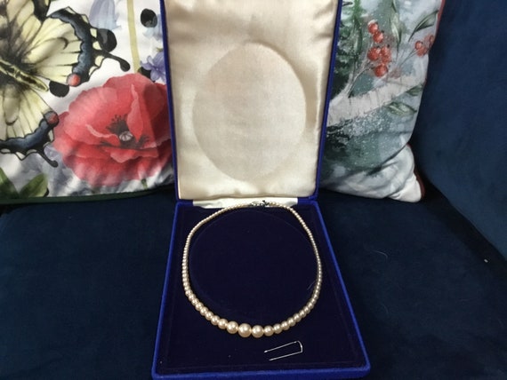 Vintage 1940s ish era faux pearl necklace with box
