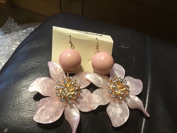 Acrylic flower earrings pink great for weddings