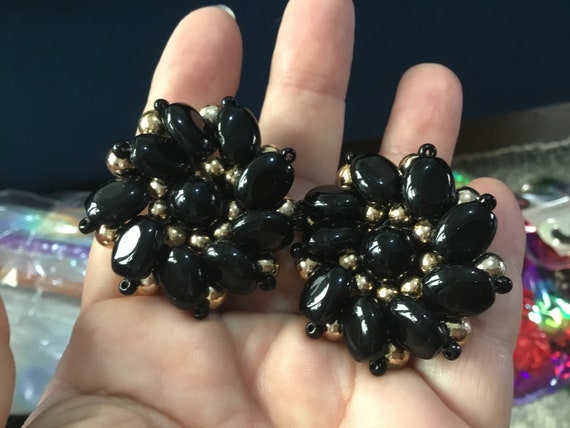 1950s black and gold glass cluster earrings clip on