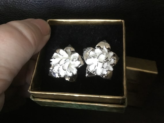 Dorothy ann stoke on trent england earrings vintage bone china