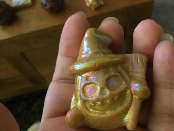 Aura jade witch pumpkin carved small figure